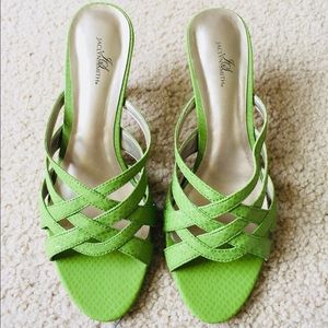 NWT Green Heels- Size 8